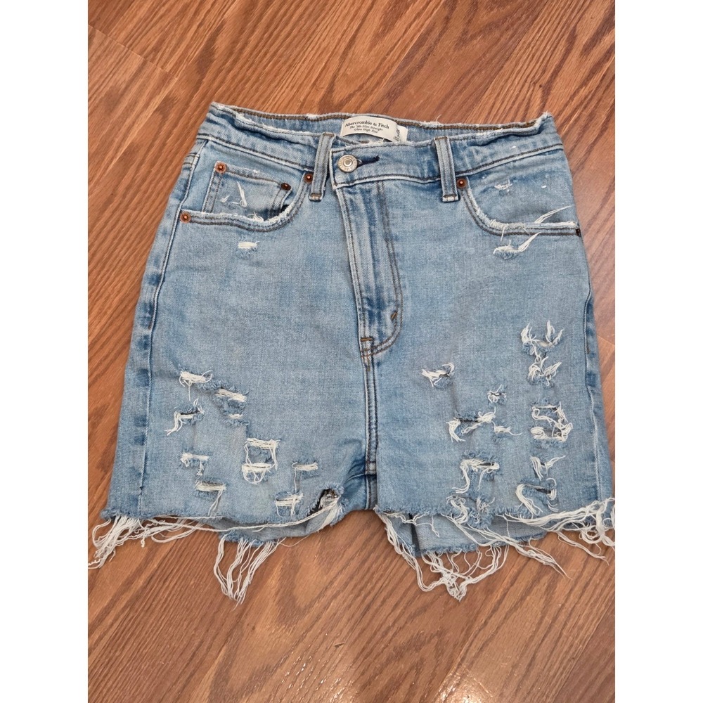 Abercrombie & Fitch 90s Slim Straight Ultra High Rise Distressed Shorts 26